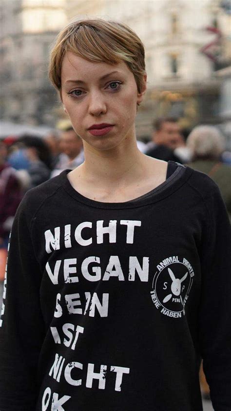 militanten veganerin porno|Militante Veganerin